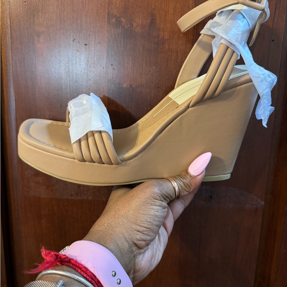 Elegant Tan Wedge Sandals